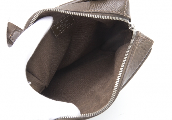 Louis Vuitton Taiga Sayan Shoulder Bag