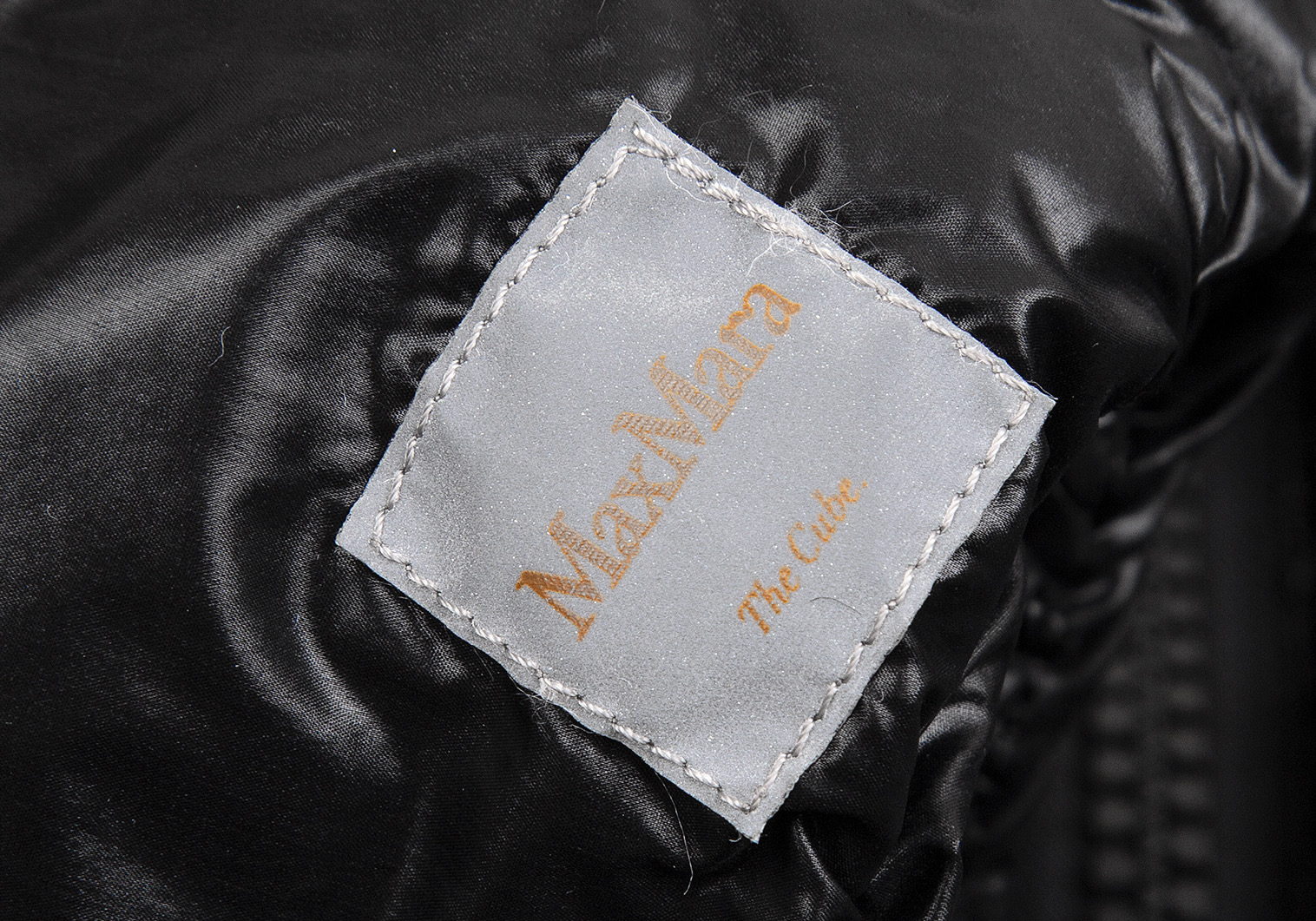 マックスマーラウィークエンド リバーシブル 刺繍ジャケット ブラック サイズ40