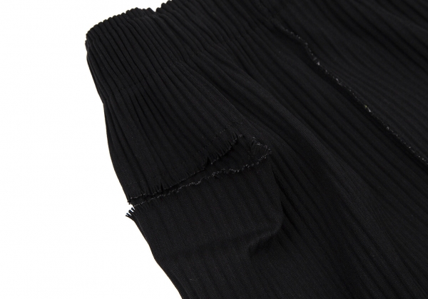 ISSEY MIYAKE me Fine Knit Pleated Wide Cropped Pants (Trousers