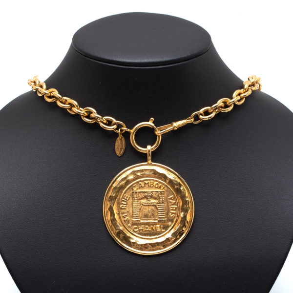 CHANEL, Jewelry, Chanel Vintage Yellow Gold 3 Rue Cambon Link Pendant  Chokernecklace