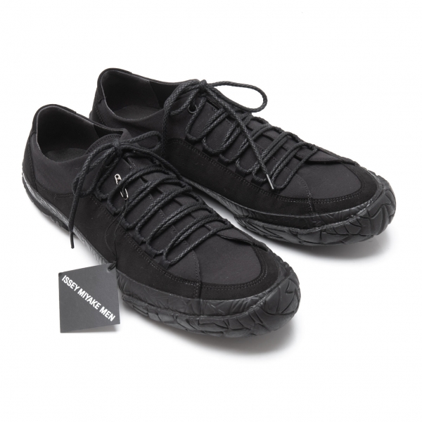 ISSEY MIYAKE MEN SPINGLE MOVE Switching Sneakers (Trainers) Black