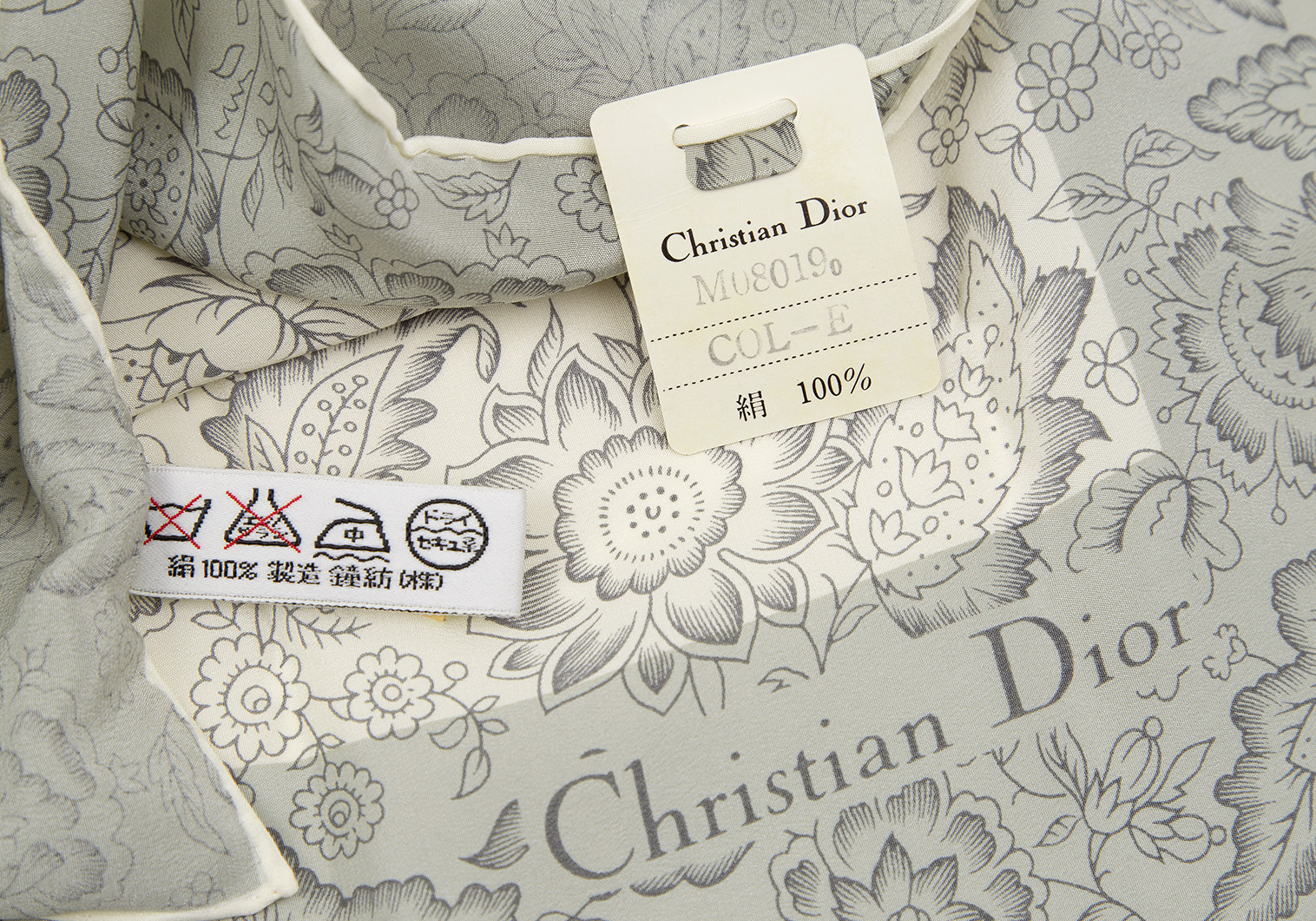 Christian Dior ヴィンテージ　シルクスカーフ　フラワー