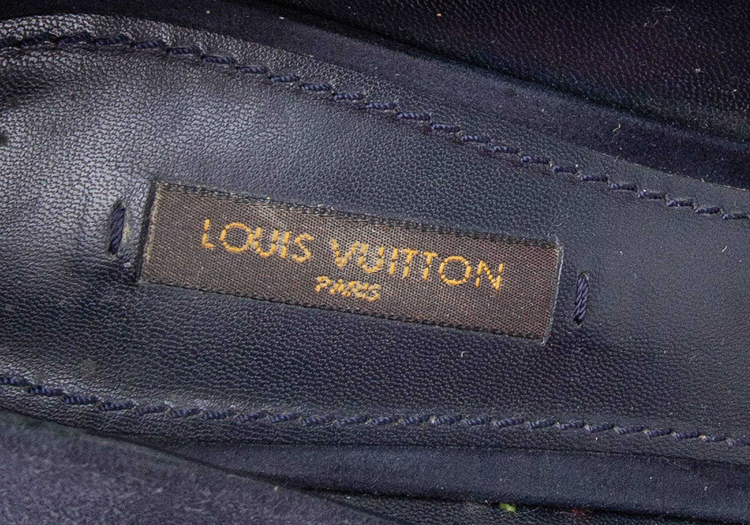 ルイヴィトンLouis Vuitton リボンロゴプレートスウェードヒール