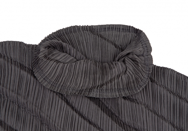 ISSEY MIYAKE Diagonal Pleated Turtleneck T Shirt Charcoal M | PLAYFUL