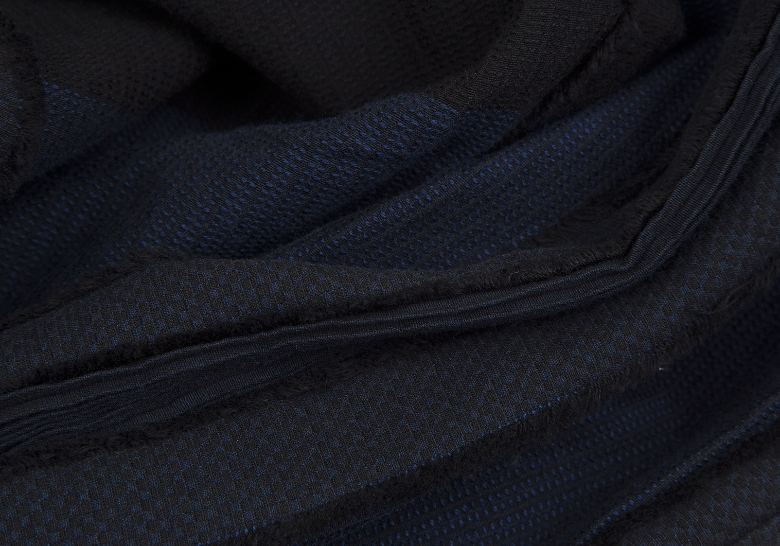 イッセイミヤケ  サイドプリーツ織り替えデザインパンツ 黒青2