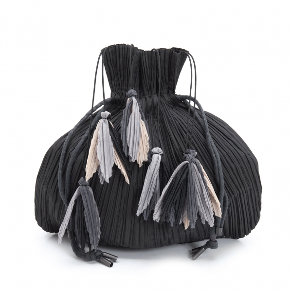 DIAGONAL PLEATS BAG, The official ISSEY MIYAKE ONLINE STORE