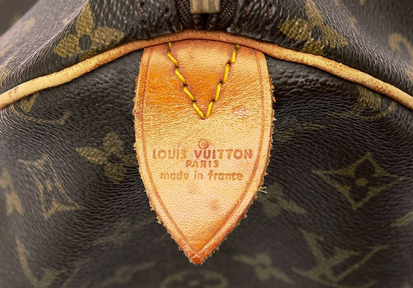 Louis Vuitton Ribbon Logo Plate Suede Heel Pumps