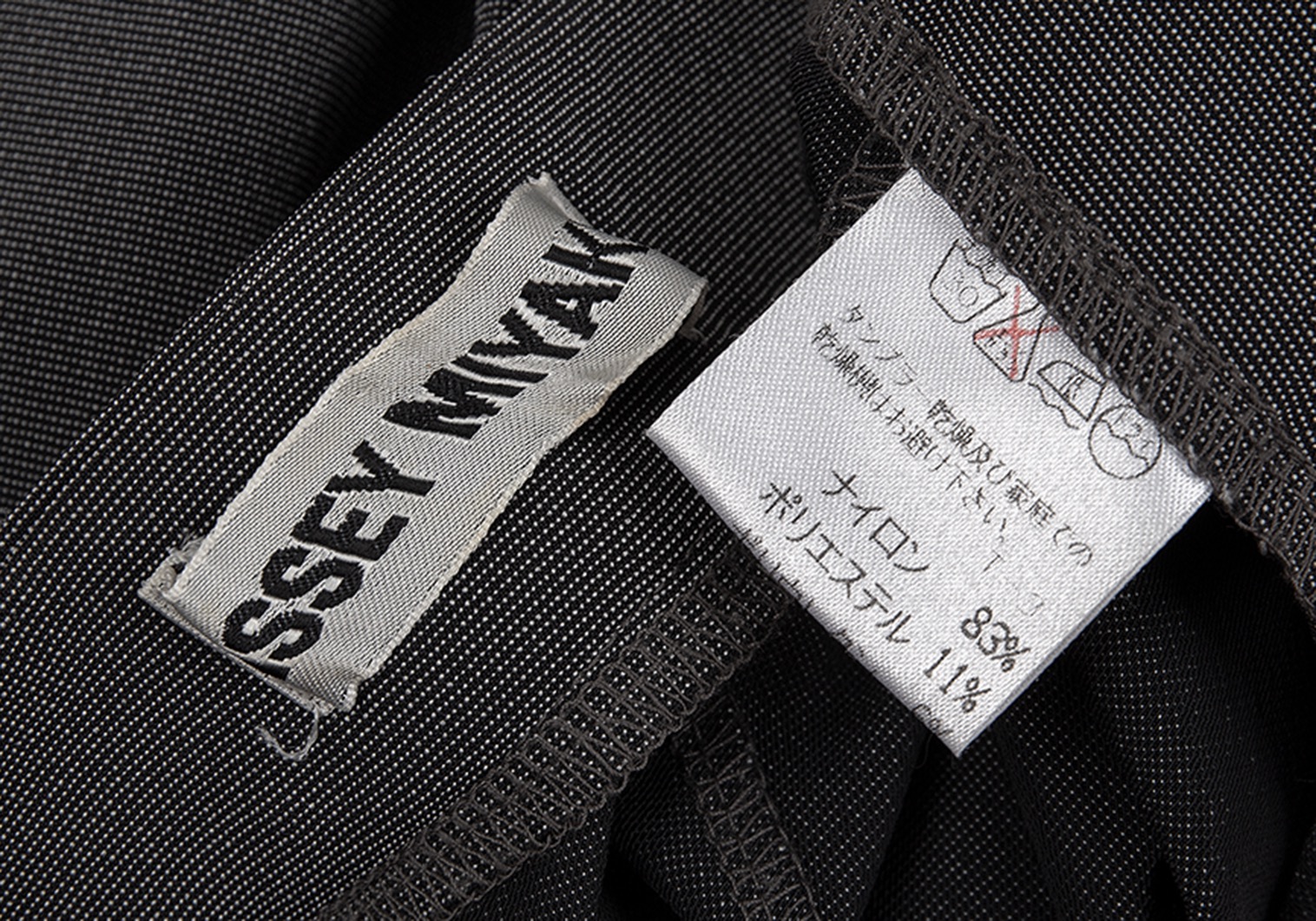 ISSEY MIYAKE Polyester Stretch Jacket & Pants Charcoal M/L | PLAYFUL