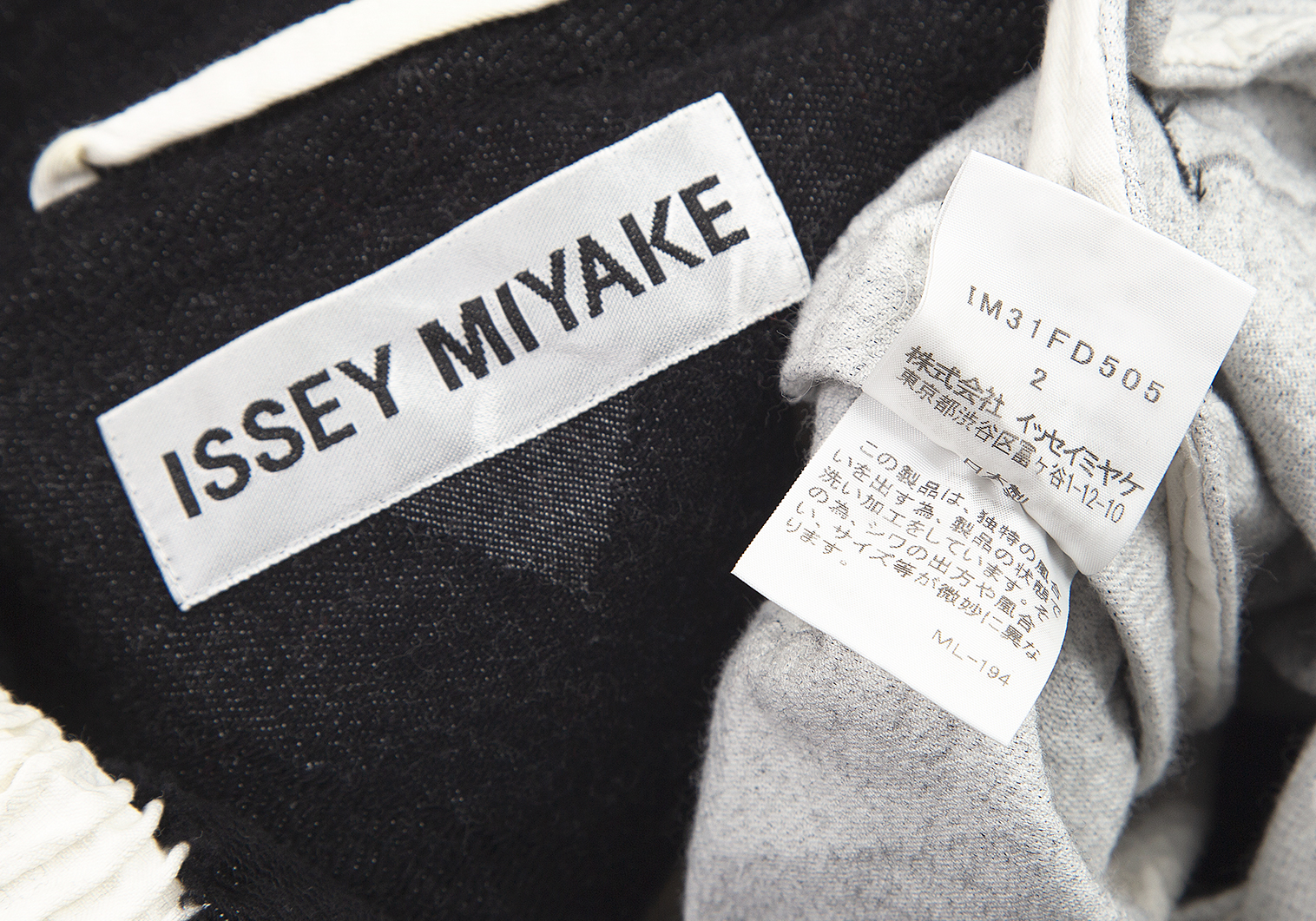 ISSEY MIYAKE ブラック×カーキ　2色使い袖切り替えプリーツ　サイズ3