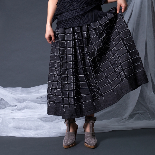 ISSEY MIYAKE HaaT Cutting Denim Paste Design Skirt Black 2 | PLAYFUL